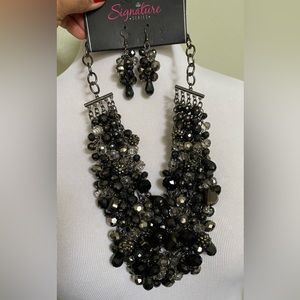 NEW Paparazzi Necklace and earrings set